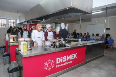 Dismek Kursiyerleri Jüri Karşısında Hünerlerini Sergiledi