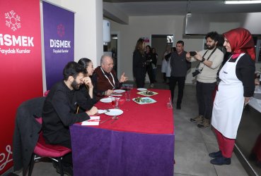 Dismek Kursiyerleri Jüri Karşısında Hünerlerini Sergiledi